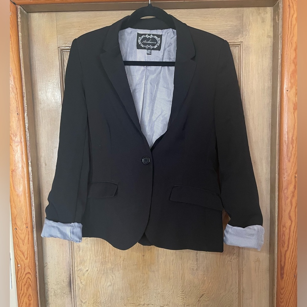 Women’s Medium suit coat style black jacket